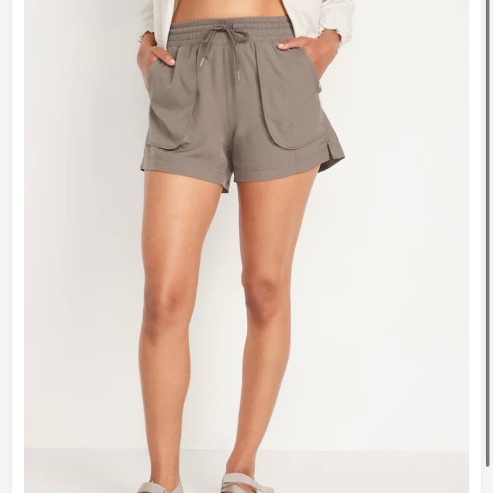 Old navy high rise quick dry khaki shorts
